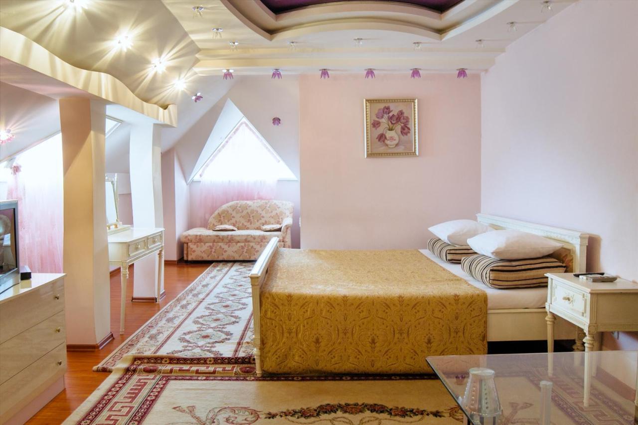 Santorini Hotel Codru ภายนอก รูปภาพ