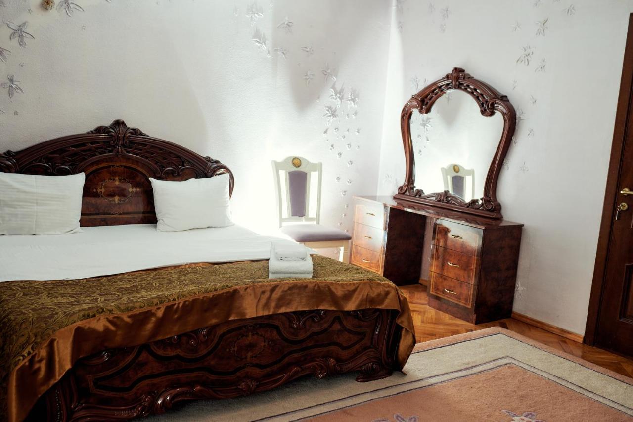 Santorini Hotel Codru ภายนอก รูปภาพ