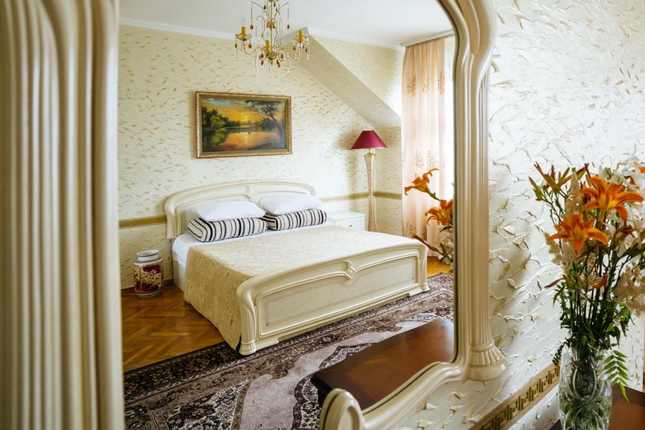 Santorini Hotel Codru ภายนอก รูปภาพ
